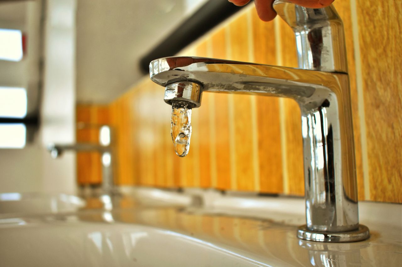 お風呂の石灰化した白い汚れを除去する方法は？おすすめ洗剤など